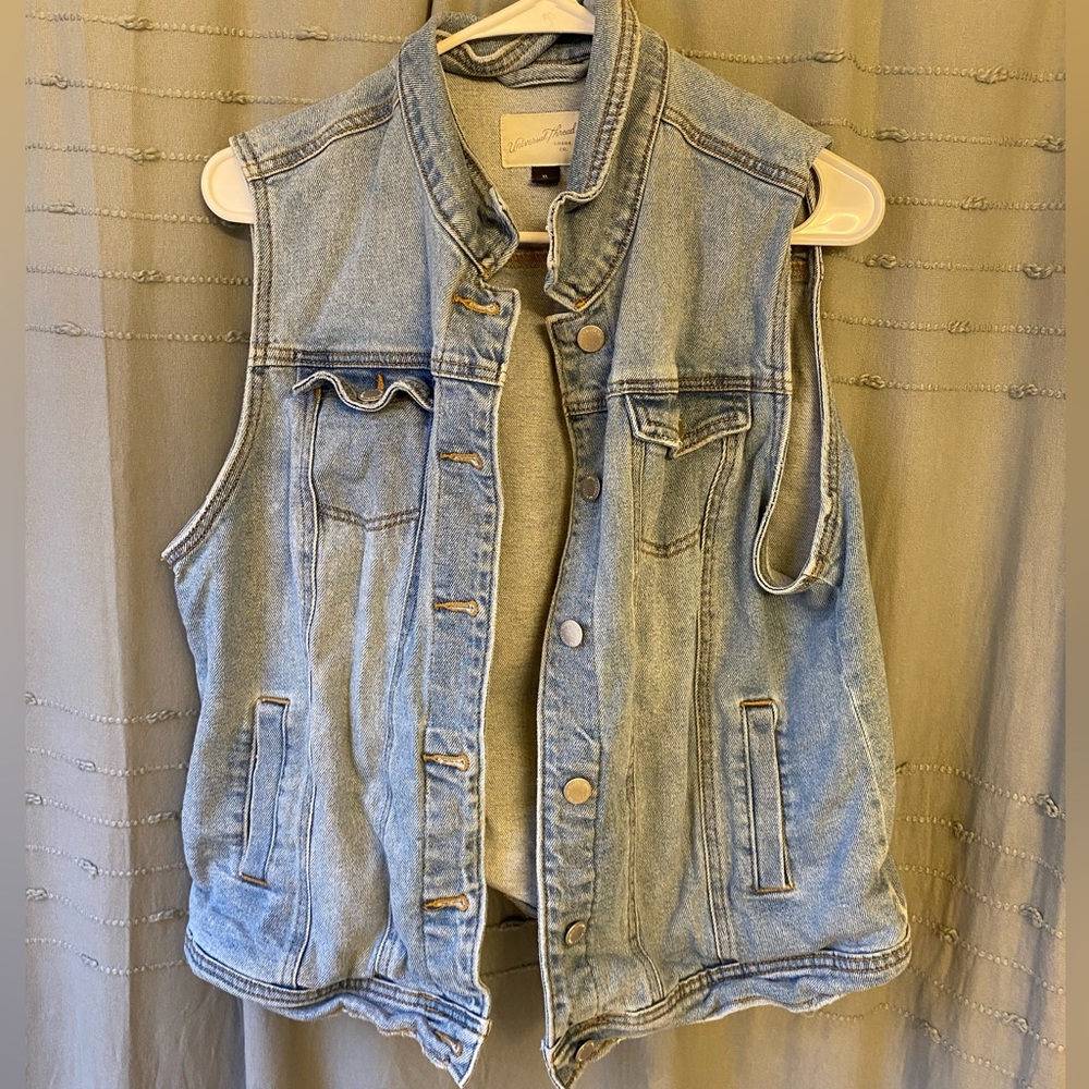 Universal Thread Jean Vest
